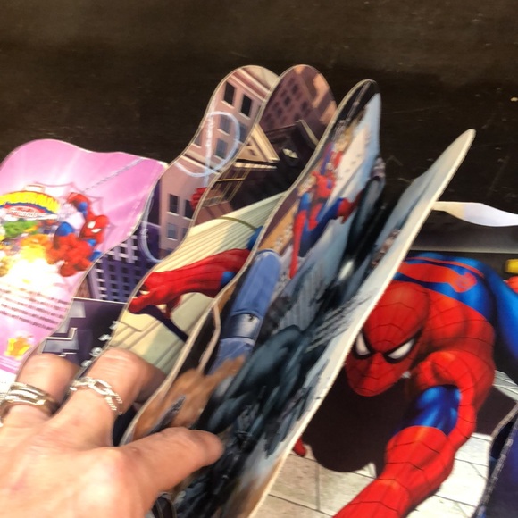 MARVEL SET OF 4 Books - Picture 16 of 17